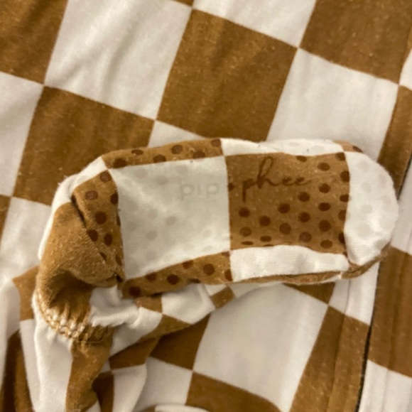 Pip and Phee | 3-6m caramel checkered sleeper - Picture 4 of 5